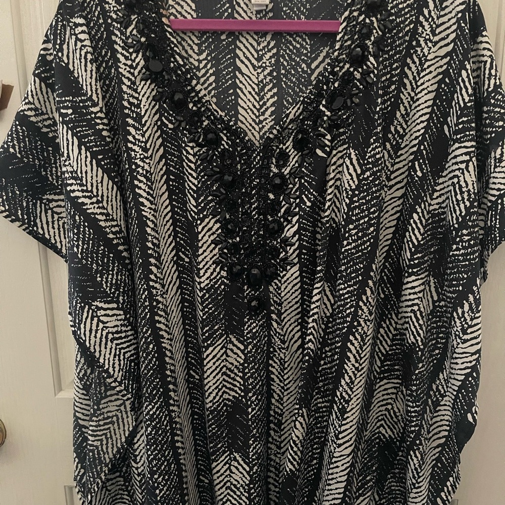 CHICOS BLK/WHI BEADED RUANA